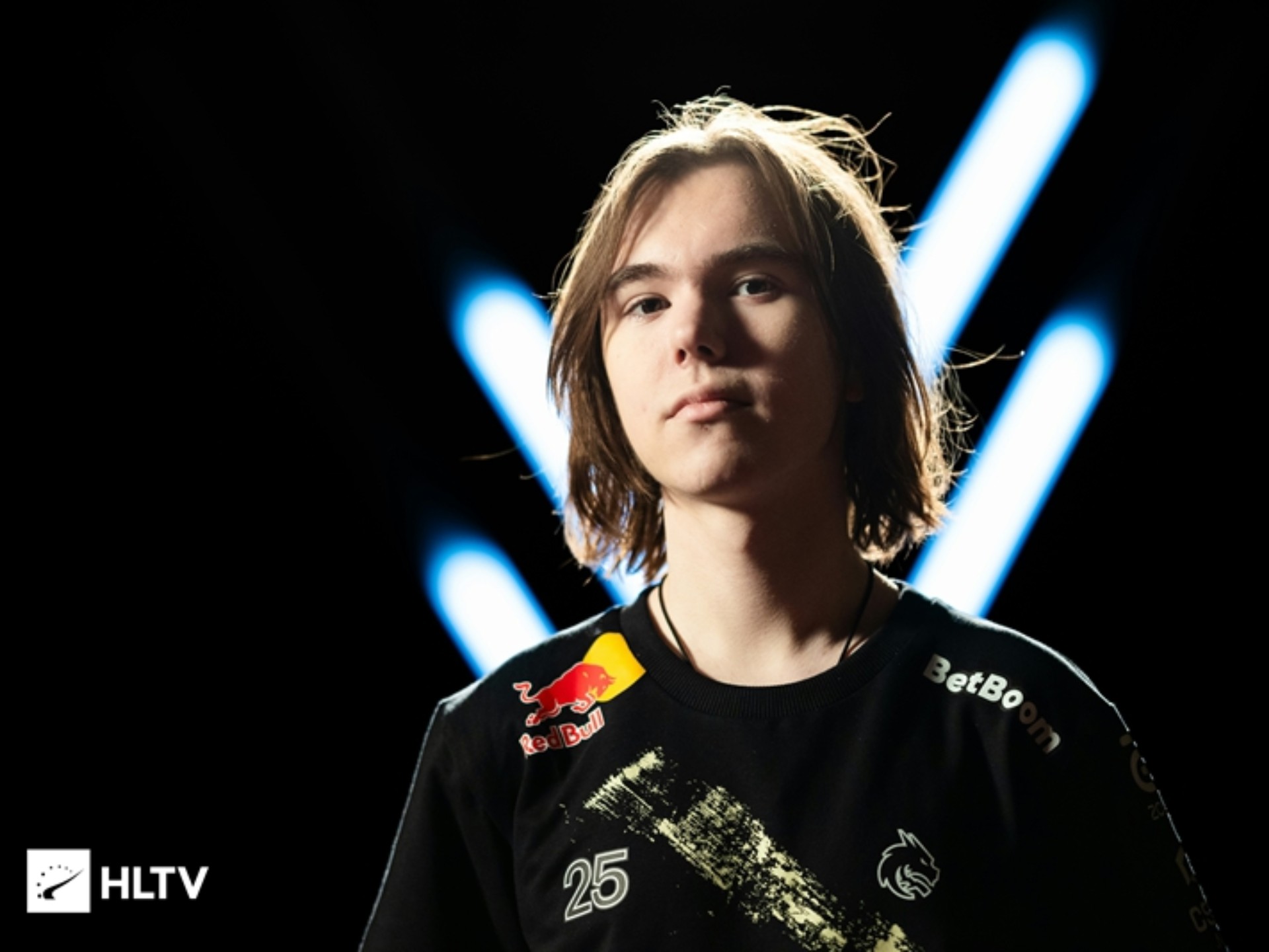 英雄联盟前职业选手无状态Cool发庆祝六一微博，疑似暗讽UZI，被粉丝怒喷