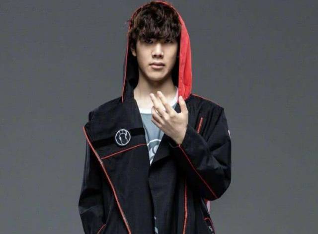 Fabre 对粉丝的反对声回应，加入 aurora ;