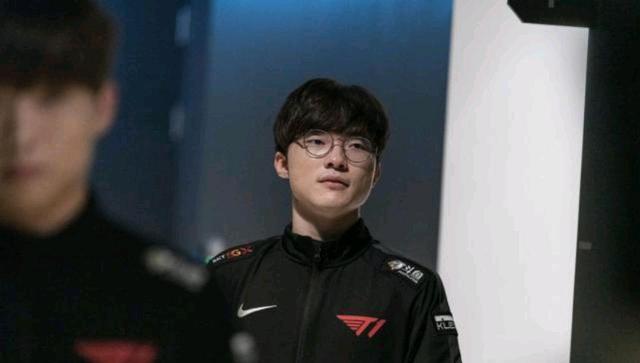 FlyQuest , G2 Esports , 和 Hanwha Life Esports 在 2025 年全球总决赛中获得第二场胜利