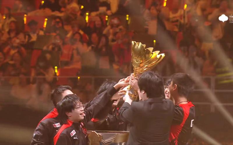 RA俱乐部更新选手照片：选手们已全部抵达深圳训练室积极备战