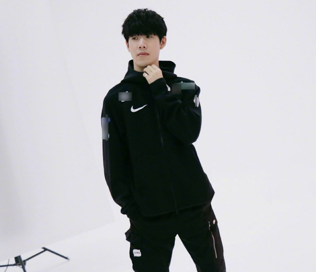 反T1装甲启动！Chovy阿狸两度单杀 T1双C轮流暴毙遭GEN横扫