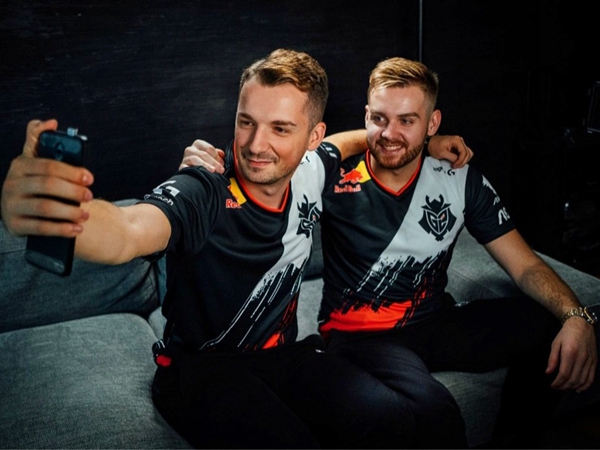 吧友们印象中有哪些LPL队伍，内战内行，外战外行的？