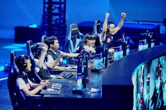 上海EDG.M晋级2022KPL常规赛第二轮A／B卡位赛
