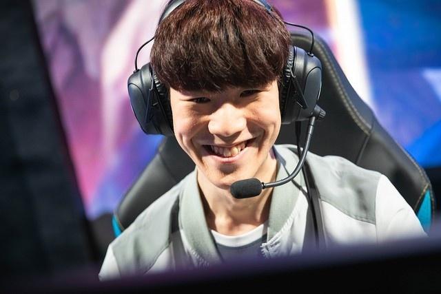 返回游戏并加入 Ninjas in Pyjamas ！ Doinb 更新了他的社交媒体，发布了一张照片：我回来了！